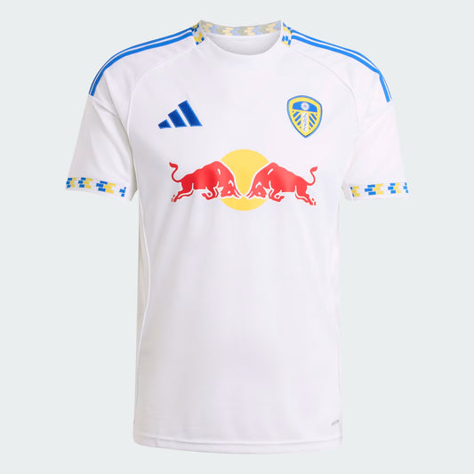 Bär Dominic Calvert Lewins officiella Leeds fotbollströja. Billigt pris, snabb leverans och hög kvalitet – shoppa nu hos Fotbollströjor24!